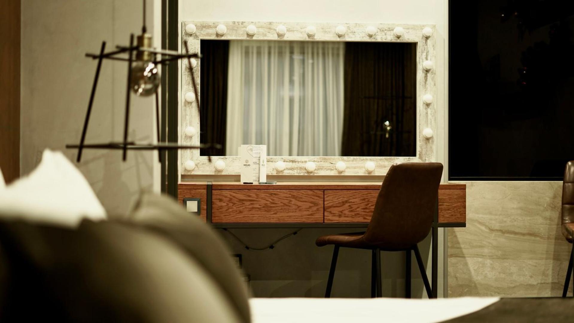 Mojo Hall Hotel Lutsk Eksteriør bilde